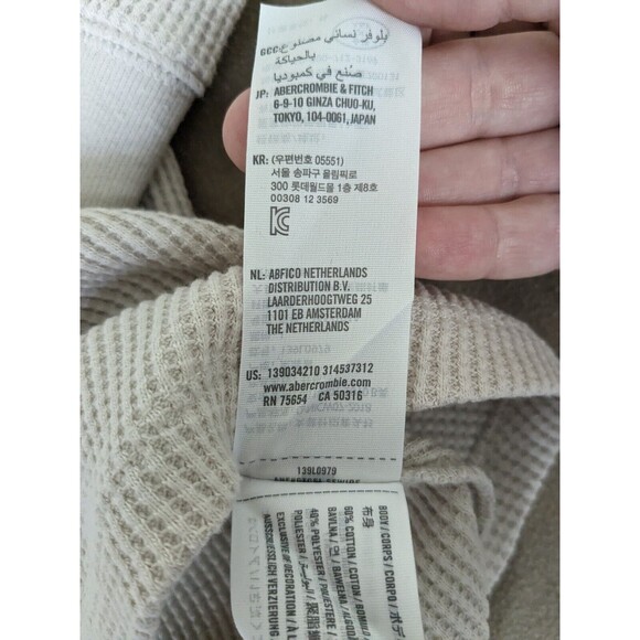 Abercrombie & Fitch Sand Color Waffle knit  Size Large Soft & Cozy - Picture 4 of 5